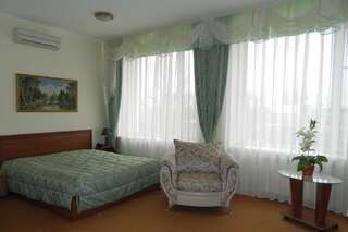 Гостиница Grant Каменск-Шахтинский Улучшенный номер с кроватью размера -1