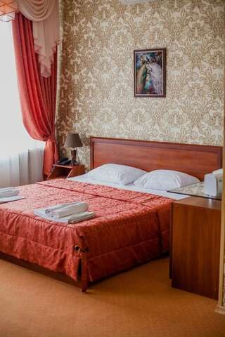 Гостиница Grant Каменск-Шахтинский Улучшенный номер с кроватью размера -3