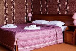 Гостиница Grant Каменск-Шахтинский Улучшенный люкс с кроватью размера -1
